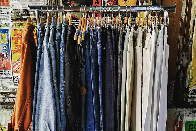 Il boom degli abiti vintage: comprare di seconda mano è il futuro della  moda?