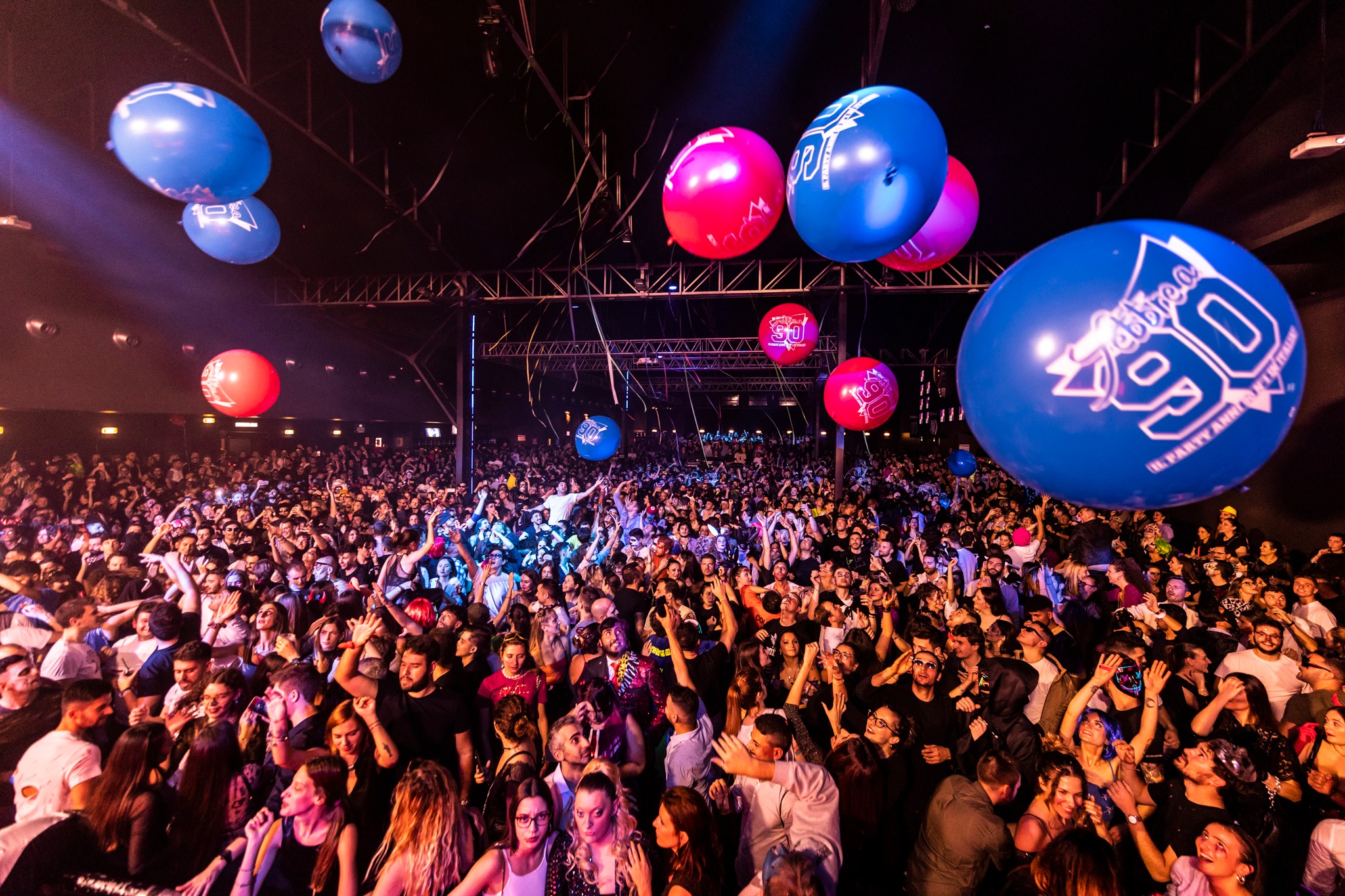Come creare un arco di palloncini per una festa di laurea - Festa di Laurea  Milano:i Migliori Locali Milanesi per Festeggiare