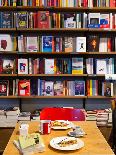 caffe letterari milano mangiare bere libreria red feltrinelli
